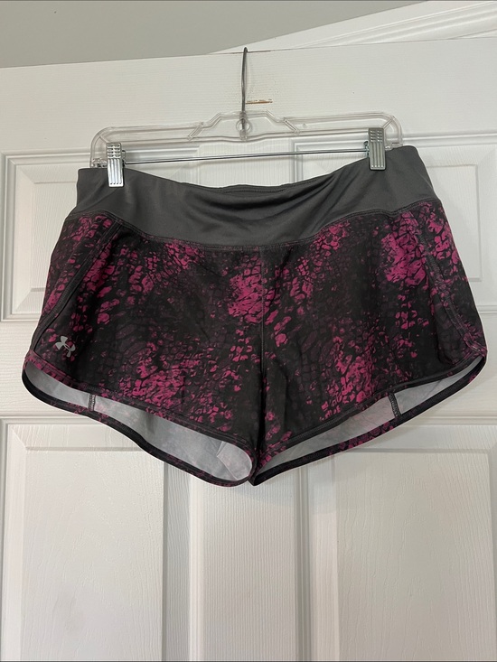 Under Armour Pants - Under Armour Women's Black & Magenta Patterned Athletic Shorts